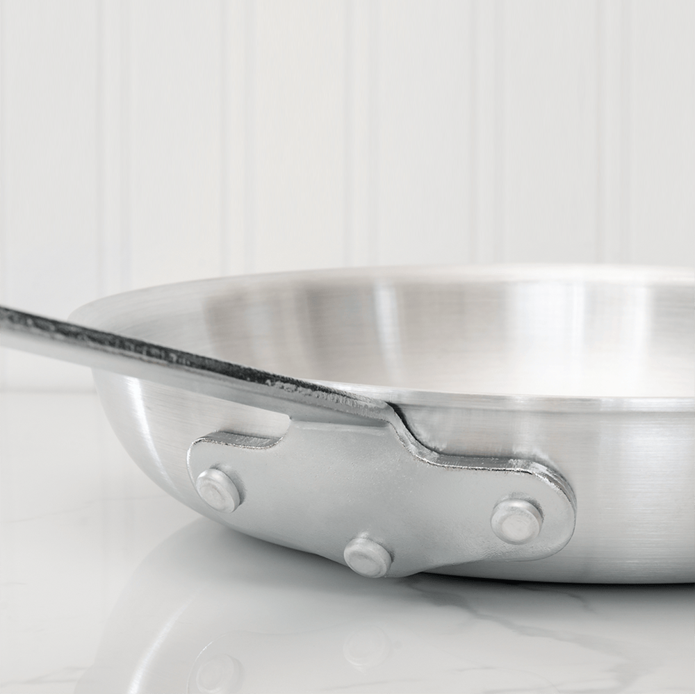 Browne Canada Foodservice Smallwares Each Browne 5814808 THERMALLOY Fry Pan 8 Inch Aluminum with Silicone Sleeve | Denson CFE